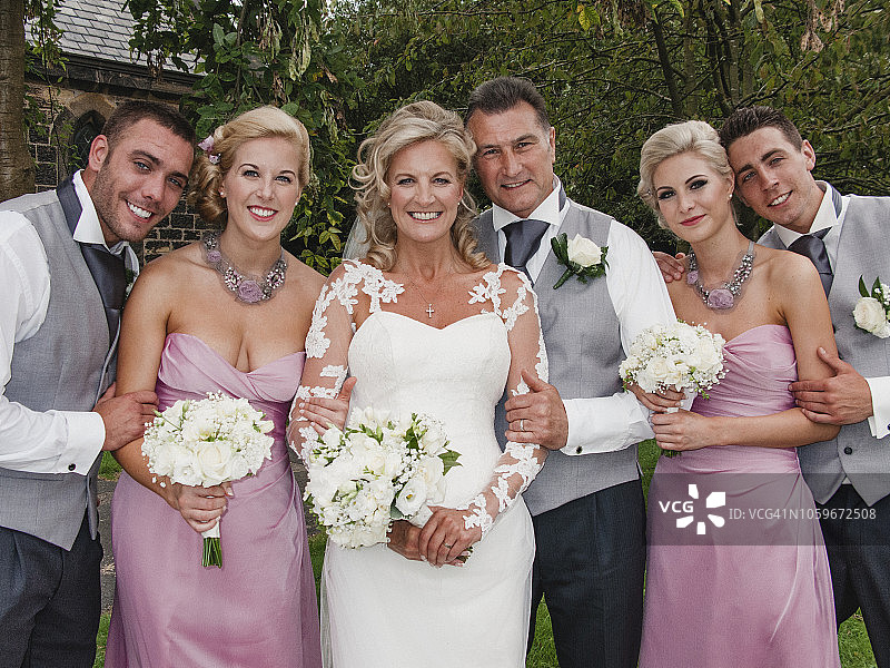 全家婚礼合影图片素材