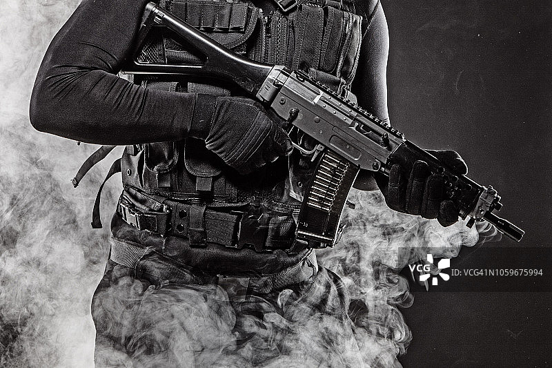 男性反恐特警队员图片素材