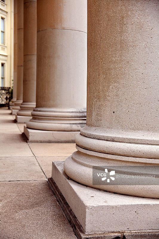建筑物外部的建筑柱设计特写图片素材