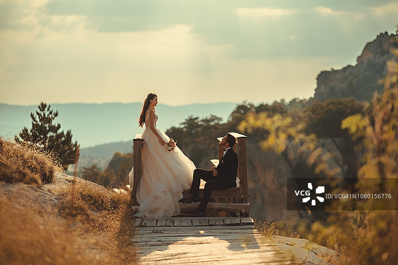 另类婚礼——新娘和新郎图片素材