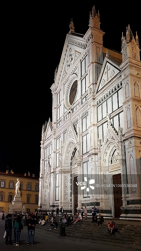 夜幕下的意大利佛罗伦萨圣十字大殿图片素材