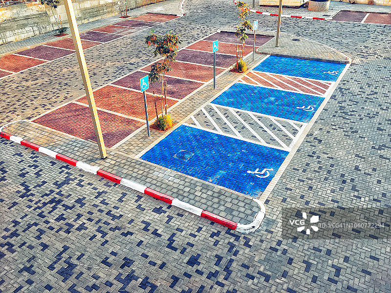 住宅楼的停车场图片素材