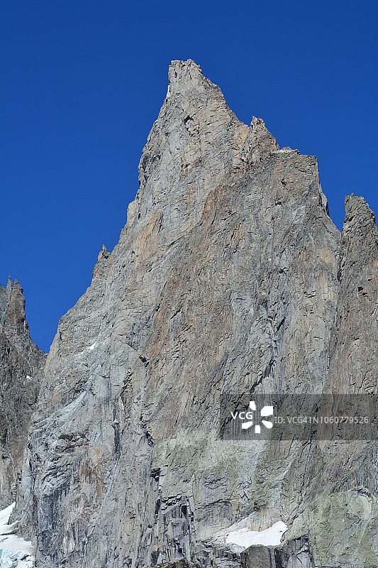 艾吉耶·努瓦尔·德·佩特雷的锯齿状山峰图片素材