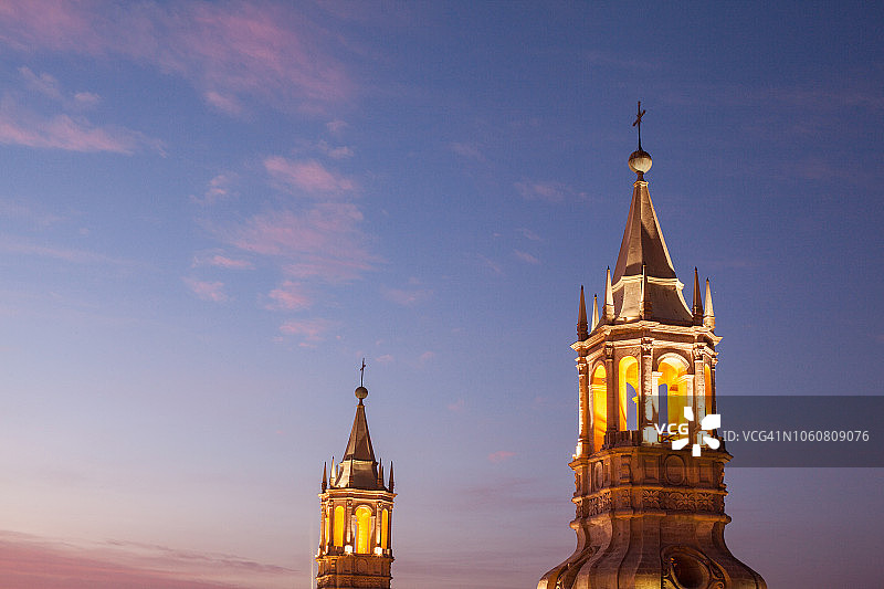 日落时分的阿雷基帕大教堂图片素材