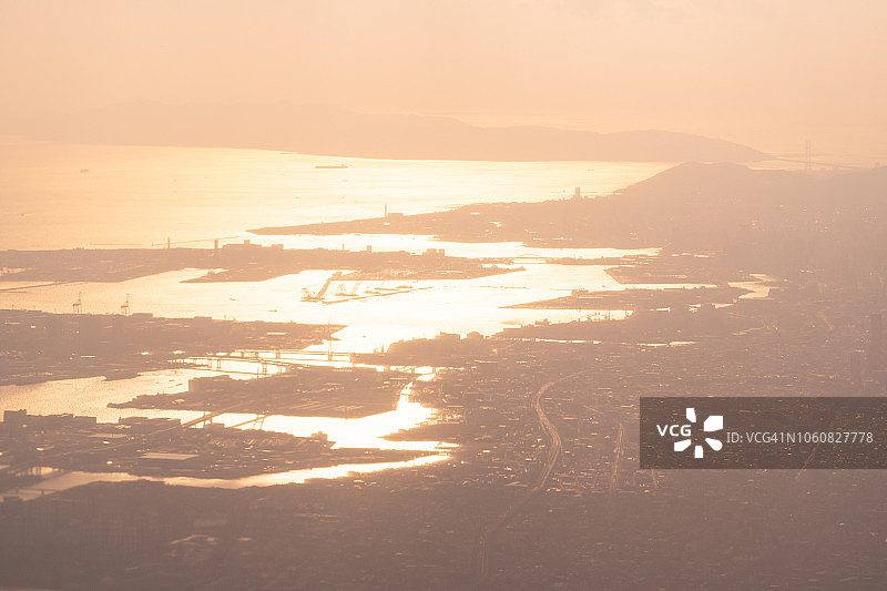 日本濑户内海、淡路岛和神户市日落航拍图片素材