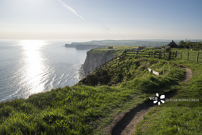 英格兰北约克郡斯泰兹附近的克利夫兰海岸小路图片素材
