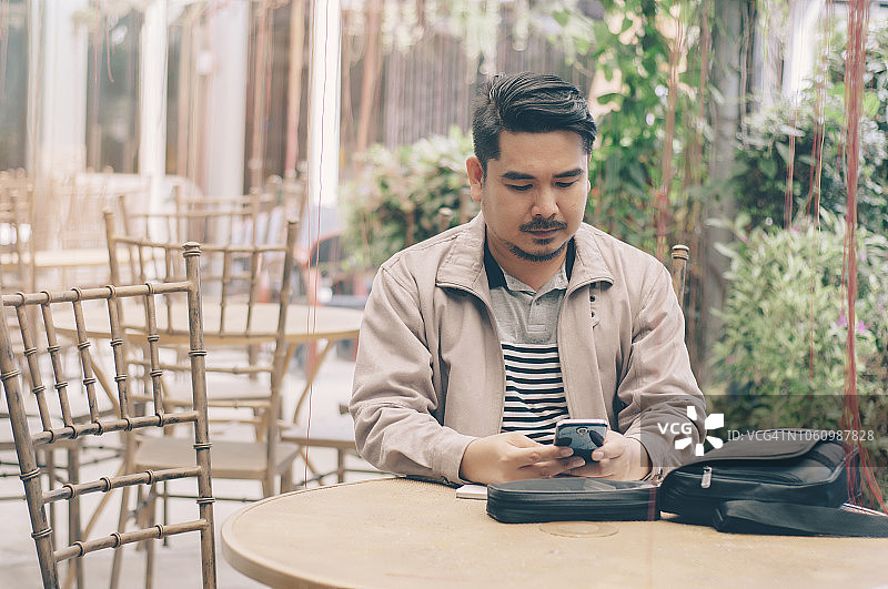 男人在户外工作图片素材