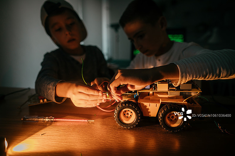 组装电子项目图片素材