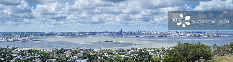 乌拉圭蒙得维的亚海港和海湾天际线景色图片素材