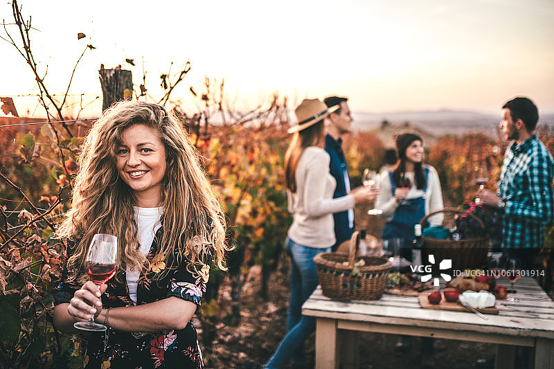 丰收后的祝酒图片素材