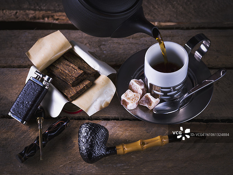 茶与烟斗爱好者：茶具与烟斗用具图片素材