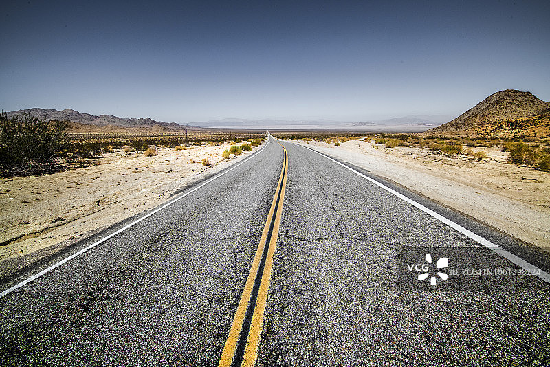 莫哈韦沙漠公路POV图片素材