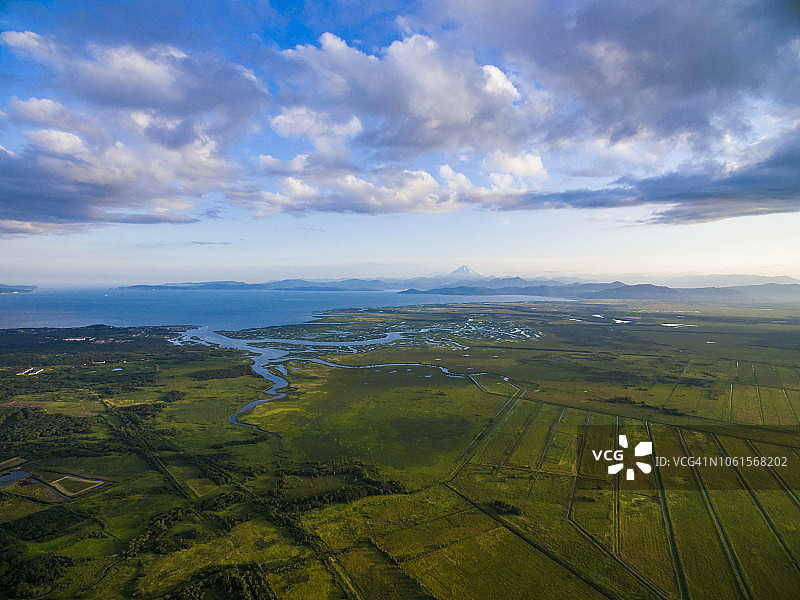 堪察加半岛火山背景鸟瞰图片素材