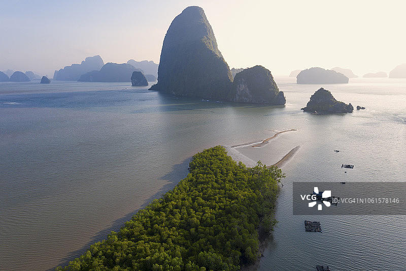 泰国攀牙湾的清晨鸟瞰图片素材