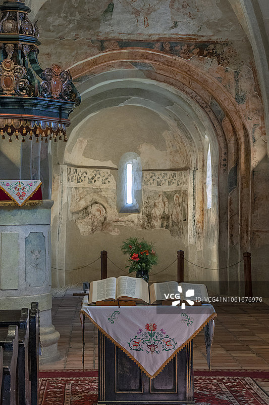 匈牙利托卡伊地区的维佐利教堂内部图片素材