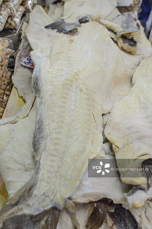巴西圣保罗市集：出售新鲜鳕鱼和腌鳕鱼图片素材
