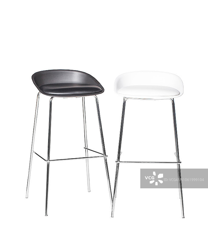 白色背景上的现代椅子和家庭办公室桌子。桌子和现代家具，适用于办公室、咖啡店、美容院、家庭厨房、设计阶段图片素材