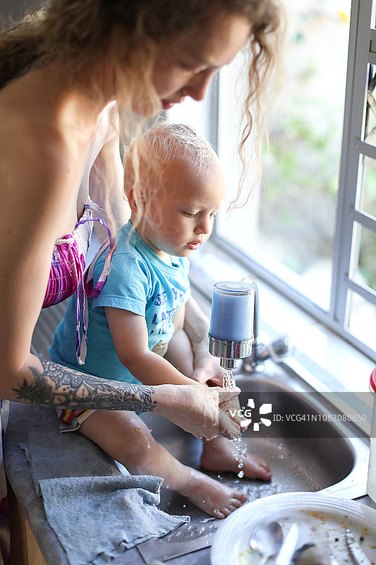 和妈妈一起烘焙图片素材