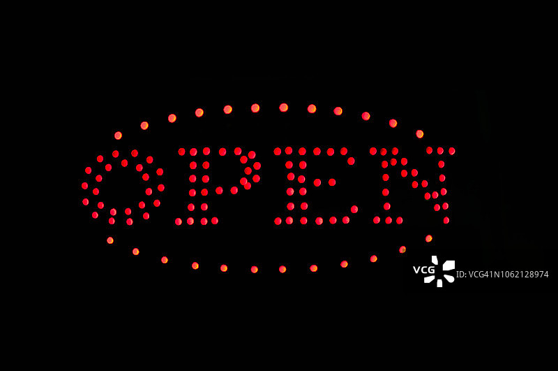 夜晚的霓虹灯打开标志图片素材