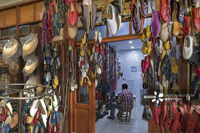 土耳其东南部加济安泰普铜市集的也门商店图片素材