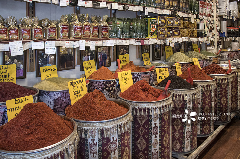 加济安泰普的铜匠巴扎香料店一景（土耳其东南部）图片素材
