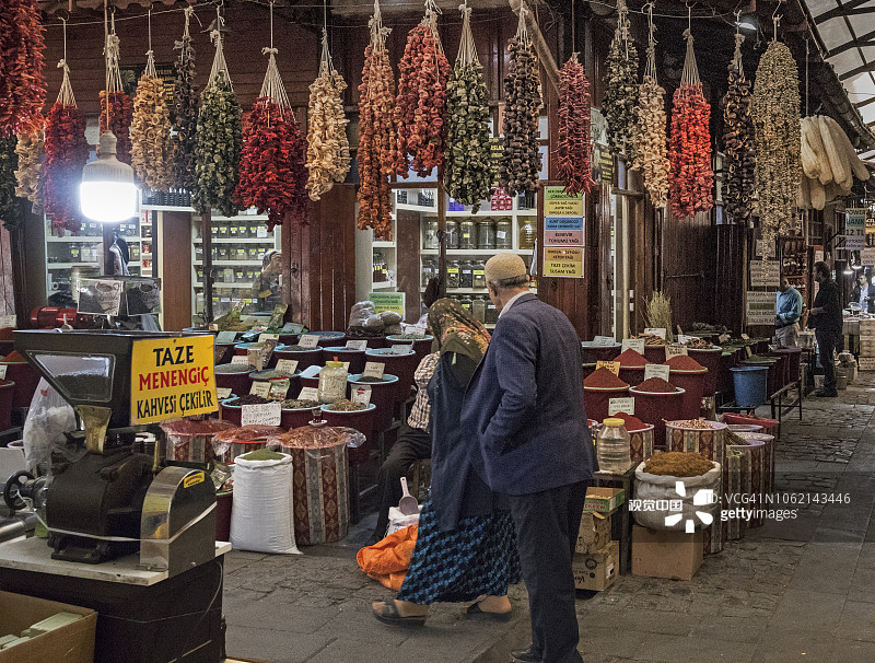 加济安泰普的铜匠巴扎香料店一景（土耳其东南部）图片素材