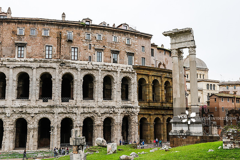 马塞勒斯剧院和阿波罗神庙遗址，意大利罗马图片素材