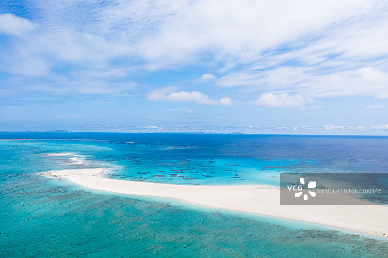 日本冲绳久米岛热带珊瑚沙洲航拍图片素材