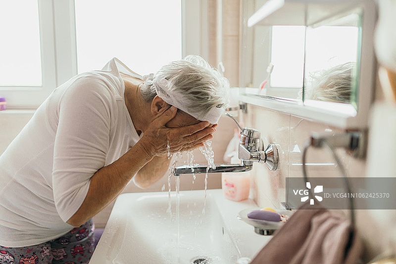 清晨偏头痛图片素材