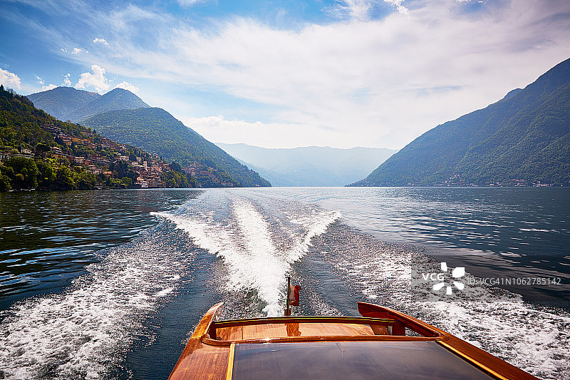 从船尾看到的景色图片素材