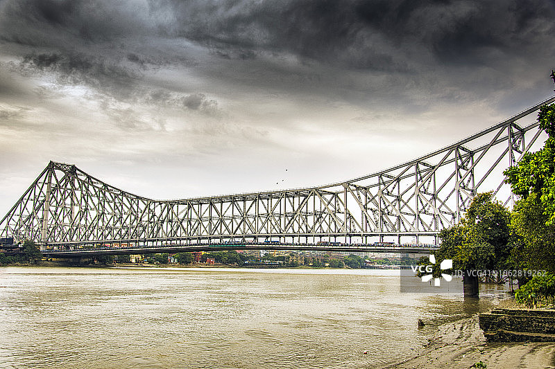 从豪拉恒河河畔看豪拉大桥图片素材