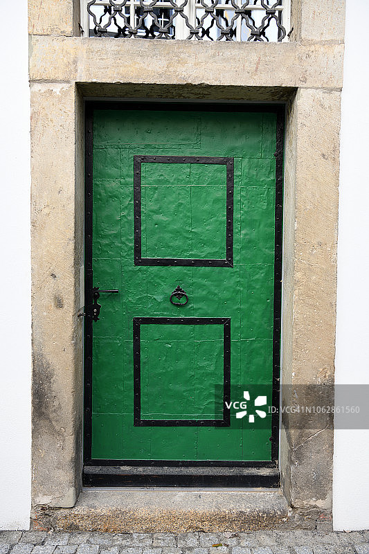 德国格尔利茨老城的绿色门图片素材