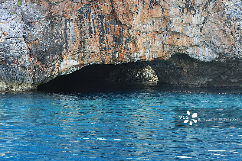 亚得里亚海的蓝色洞穴，黑山之旅图片素材