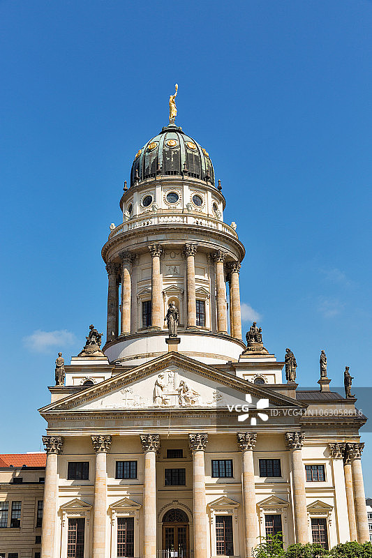 德国柏林宪兵广场的法国教堂图片素材