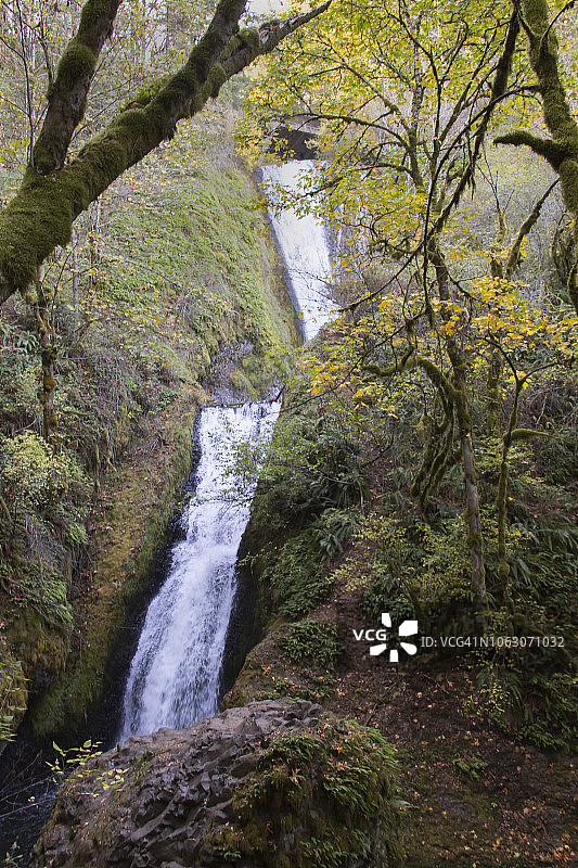 新娘面纱瀑布图片素材