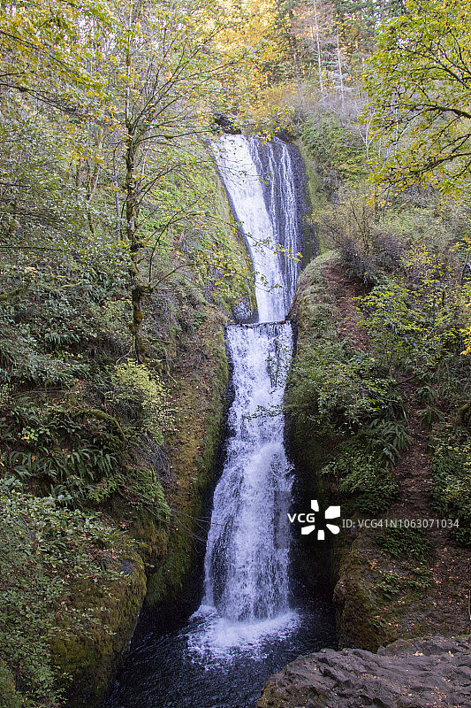 新娘面纱瀑布图片素材