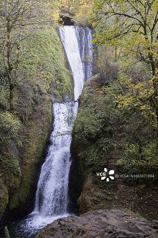 新娘面纱瀑布图片素材
