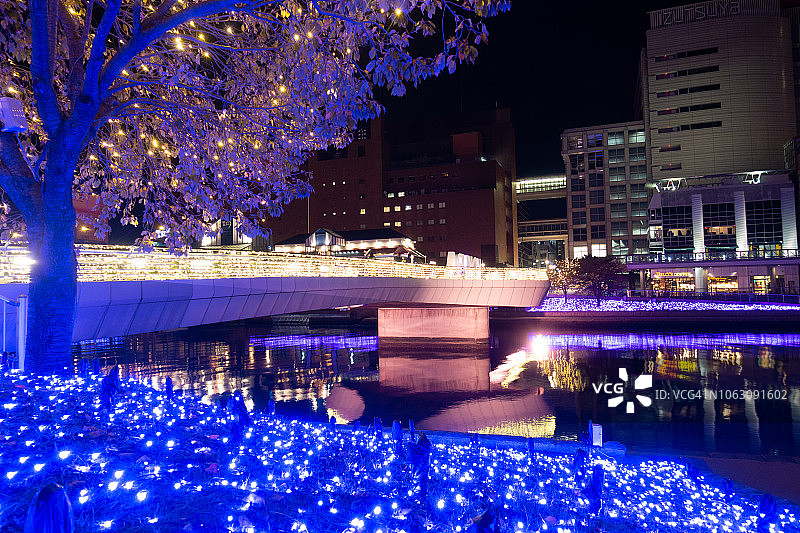 日本福冈北九州市小仓河畔夜景图片素材