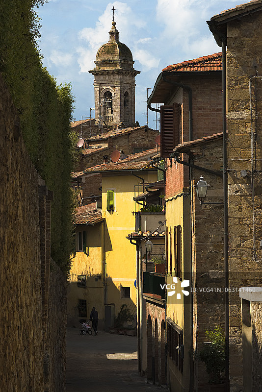 圣奎里科-多尔恰历史名镇的主教堂，位于意大利托斯卡纳大区锡耶纳省图片素材