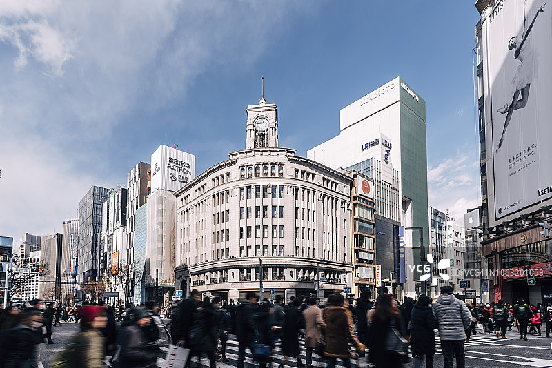 拥挤的银座四丁目路口图片素材