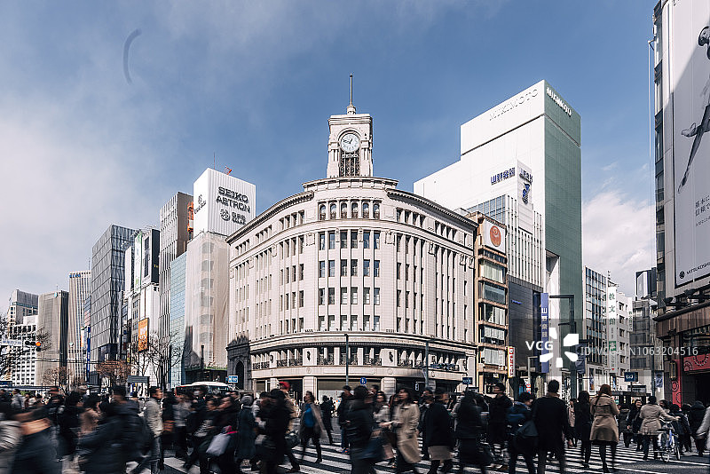 拥挤的银座四丁目路口图片素材