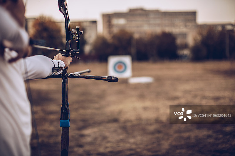 男人射箭图片素材
