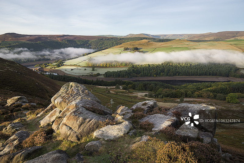 德比郡峰区：温斯顿山秋日早晨图片素材