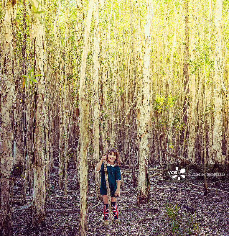 轻言细语，手持大棒图片素材