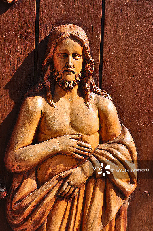 教堂木雕门图片素材