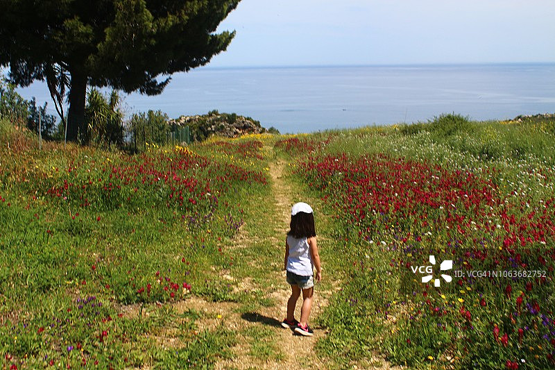在意大利西西里岛斯科佩洛的小女孩图片素材