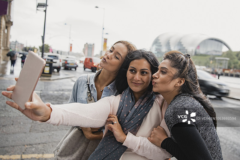 用手机自拍图片素材