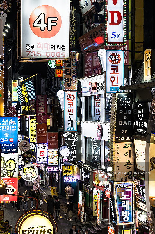 首尔仁寺洞的霓虹灯图片素材