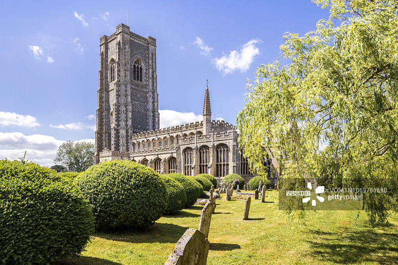 英国萨福克郡拉文纳姆古镇的圣彼得和圣保罗教区教堂，建于1525年图片素材