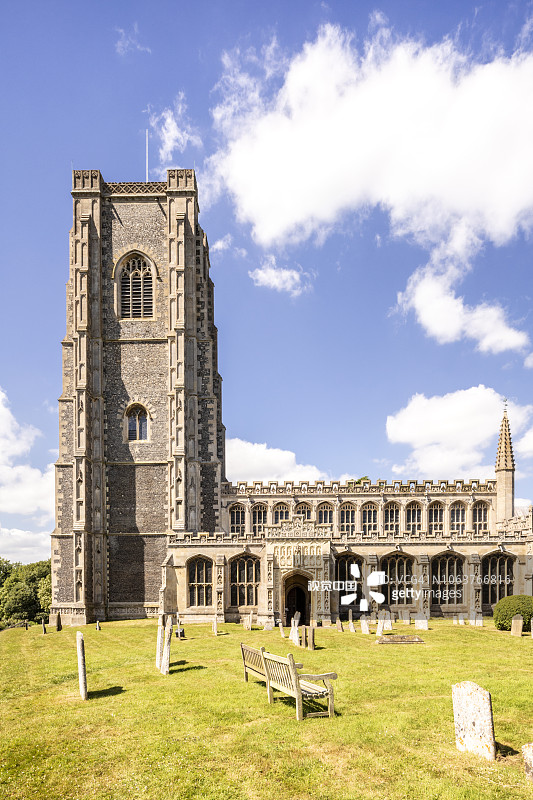 英国萨福克郡拉文纳姆古镇的圣彼得和圣保罗教区教堂，建于1525年图片素材